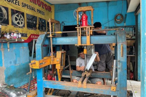 Musim Hujan Bikin Pelek Motor Rawan Penyok, Ini Penyebab Utamanya