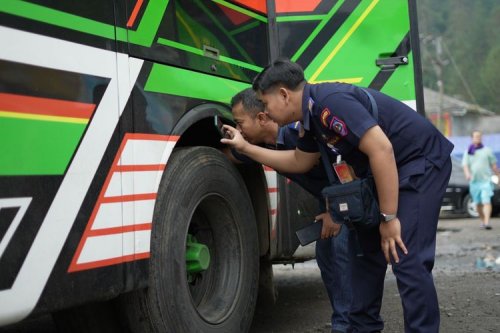 Pelanggaran Angkutan Umum di Tol Jagorawi Terungkap