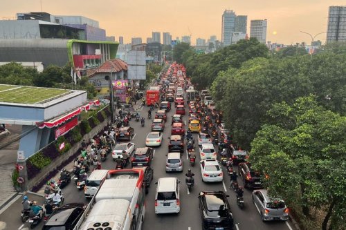 Kemacetan Jalan TB Simatupang: Proyek Pipa Air Limbah Dimulai