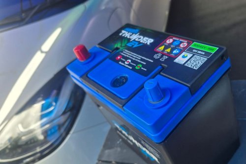 Peran Penting Aki 12V pada Mobil Listrik