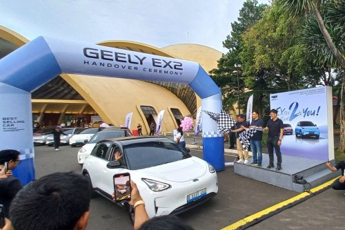 Geely Serahkan Langsung Ratusan Unit Geely EX2 ke Konsumen