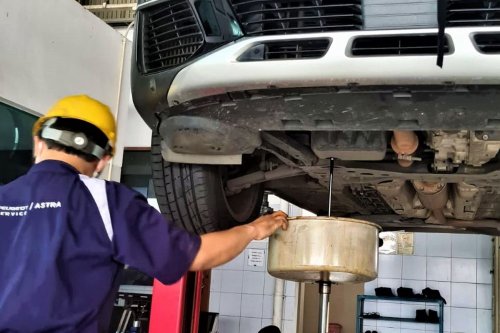 Kenapa Mobil Jarang Dipakai Harus Tetap Rutin Mengganti Oli Mesin?