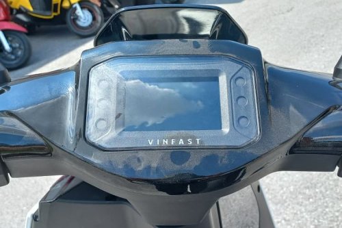 Uji Coba VinFast Theon S: Motor Listrik Futuristik Masih Pakai Rantai