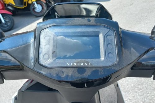Uji Coba VinFast Theon S: Motor Listrik Futuristik Masih Pakai Rantai
