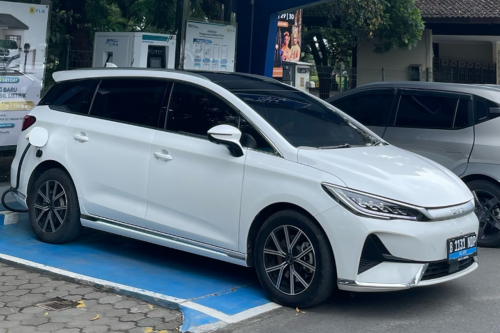 Harga BYD M6 Bekas, Shammie Zacky Debut di Reli Dakar