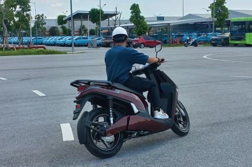 Uji Coba VinFast Theon S: Motor Listrik Futuristik Masih Pakai Rantai