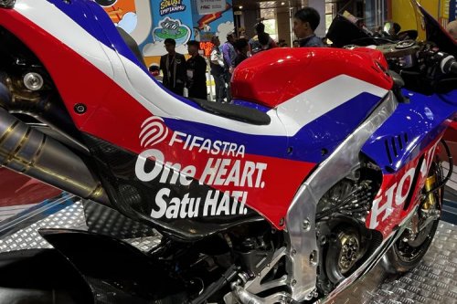 Logo FIFAstra Nempel di Motor Balap Honda HRC Castrol MotoGP