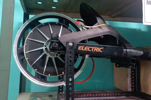 Hati-hati, Ban Belakang Motor Listrik Hub Tak Bisa Asal Bongkar