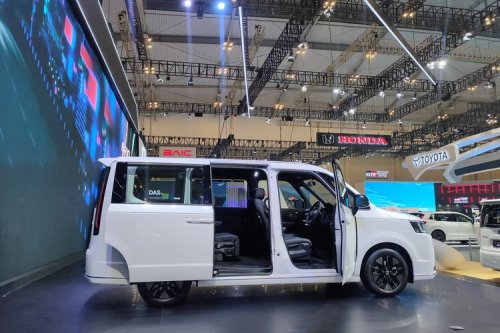 Harga Menggiurkan, Veloz Hybrid Goda Banyak Segmen Sekaligus