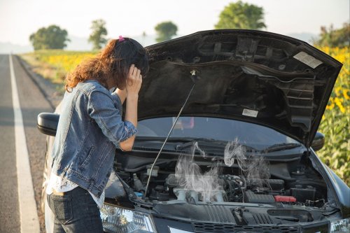 Tanda Mobil Butuh Berhenti karena Mengalami Overheating