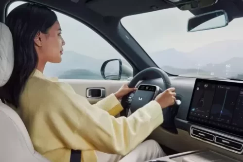 China Wajibkan Tombol Fisik di Mobil, Tak Boleh Serba Layar