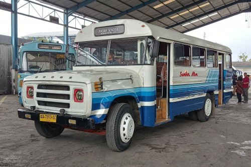 Pengalaman Seru Naik Bus Vintage Dodge D Series di Kutoarjo