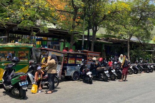 Jumlah Kendaraan Naik, Lahan Parkir Rumah Diusulkan Jadi Solusi