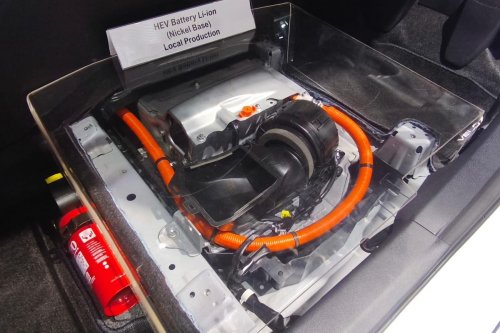 Ini Alasan Toyota Tidak Menyarankan Rekondisi Baterai Mobil Hybrid