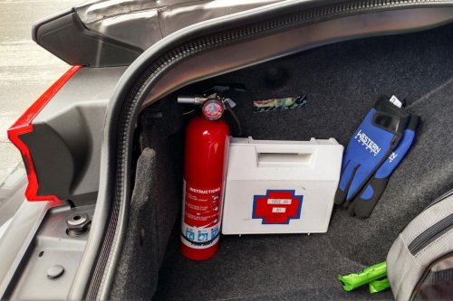 Jangan Salah, Begini Cara Benar Pakai APAR Saat Mobil Terbakar