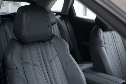 Cara Aman Membersihkan Jok Mobil, Jangan Asal Pilih Sabun