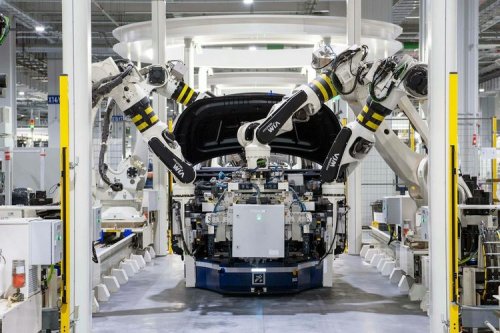 Kendaraan Listrik Impor Menghantui Industri Komponen Otomotif