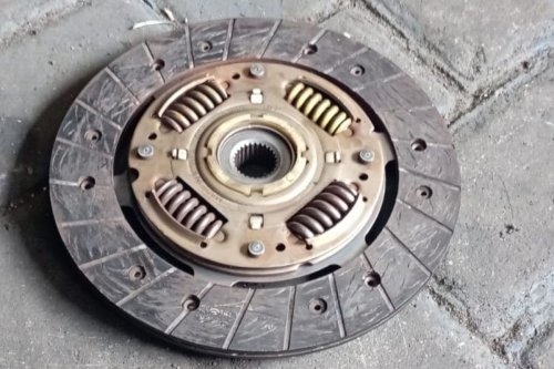 Setelah Dipakai Mudik, Wajib Cek Performa Kopling Mobil Manual