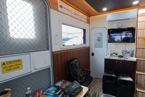 Kontainer Portable Mercedes-Benz Axor Buatan Delima Mandiri