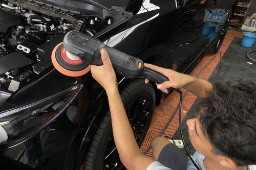 6 Tahap Poles Mobil yang Benar Agar Cat Tidak Belang