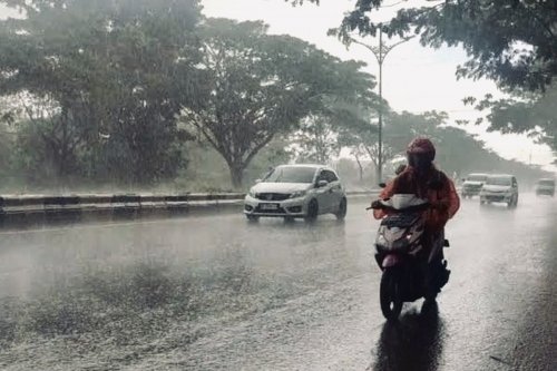 Waspada Hujan di Jakarta, Siapkan Jas Hujan Hari Ini