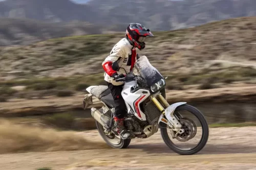 Ducati DesertX 2026: Evolusi Off-Road dengan Mesin V2 890 cc
