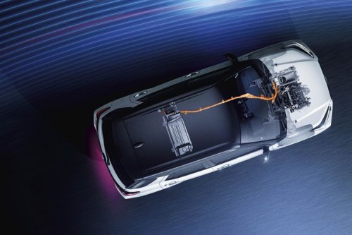 Rocky Hybrid, Pilihan LSUV Rasa EV dengan Harga Terjangkau