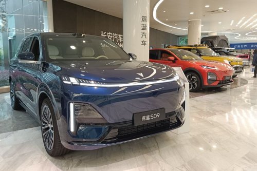 Melihat Berbagai Mobil Changan Automobile di Pusat R&amp;D