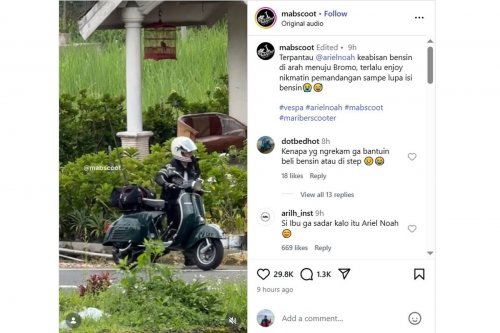 Momen Ariel Noah Dorong Vespa Klasik, Diduga Kehabisan Bensin