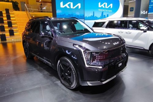 Deretan Mobil Kia di IIMS 2026: dari Mesin ICE, HEV sampai BEV