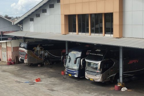 Melihat Persiapan Bus PO SAN Saat di Garasi Pusat