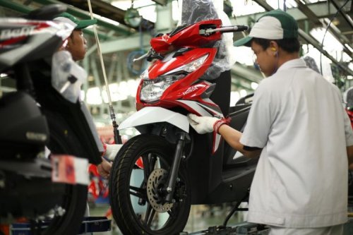 Parkir dan Rrm Tangan, Pelipur Lara Industri Motor
