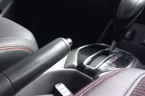 Ini Penyebab dan Solusinya Tuas Rem Tangan Mobil yang Keras