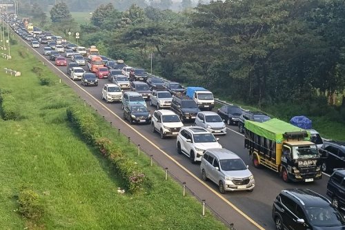 Pantauan Arus Mudik H-2 Lebaran, Tol JORR sampai Cipali Macet Panjang