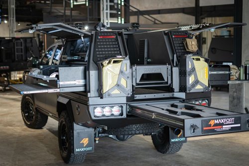 Maxfort Ubah Toyota Hilux Jadi Kendaraan Taktis
