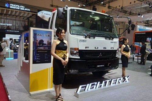 Inovasi Fuso di GIIAS 2025, EV Mobile Charger dan Fighter X Baru
