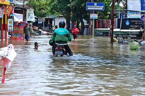 Motor Bebek atau Matik, Mana Lebih Aman Saat Terjang Banjir?