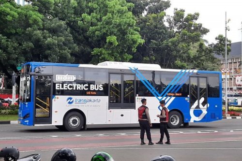 Estimasi Kerugian Halte Transjakarta yang Rusak Parah