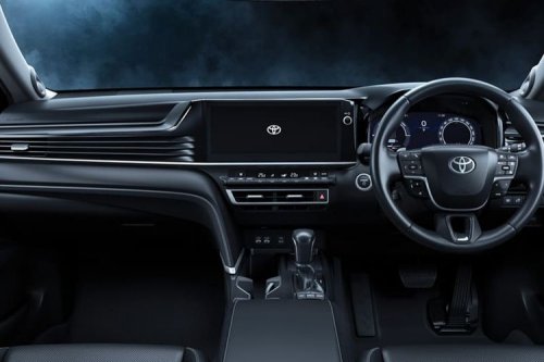 Toyota Luncurkan Camry Bensin Terbaru, Simak Ubahannya