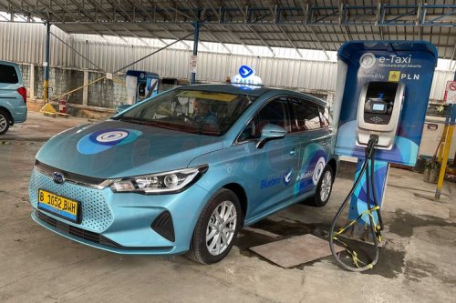 Evolusi Taksi Bluebird: Dari Holden Torana Hingga BYD Listrik