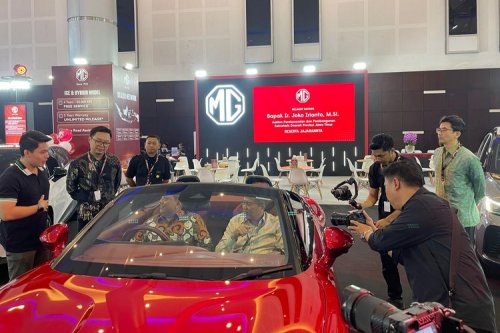 MG Bawa Jajaran Kendaraan Elektrifikasi di IIMS Surabaya 2025
