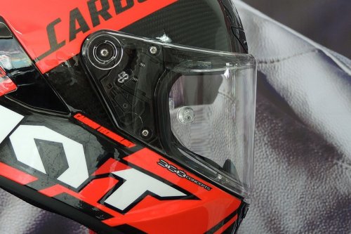 Anti-Fog Helm Jadi Kunci Visibilitas Aman Pengendara Motor Saat Hujan