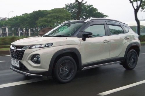 Suzuki Fronx Hybrid dan Daihatsu Rocky Hybrid: Mana yang Lebih Hemat?