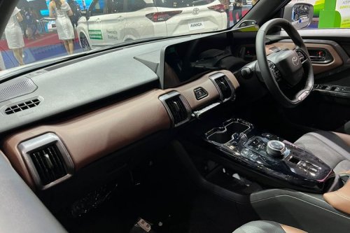 Selisih Rp 40 Juta, Ini Perbandingan Toyota Urban Cruiser EV dan bZ4X