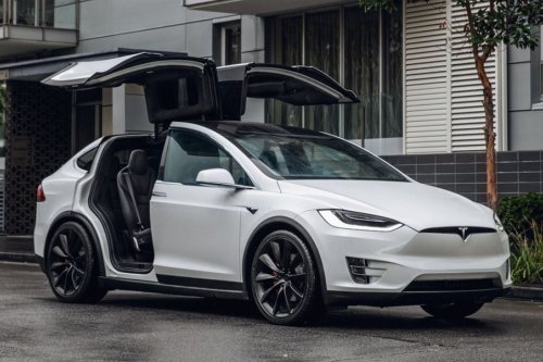 Imbas Perang Dagang, Tesla Hentikan Pemesanan Model S dan X