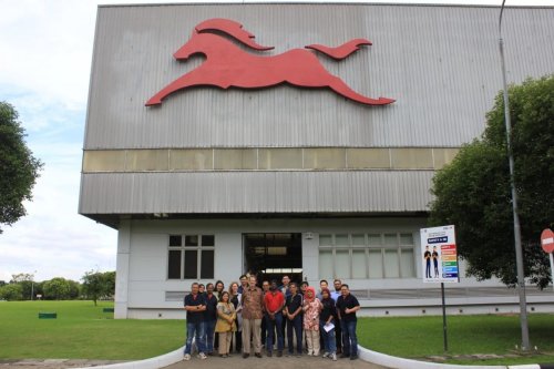 Duta Besar Swedia untuk Indonesia Kunjungi Pabrik TVS di Karawang