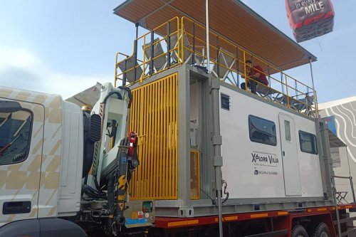 Kontainer Portable Mercedes-Benz Axor Buatan Delima Mandiri