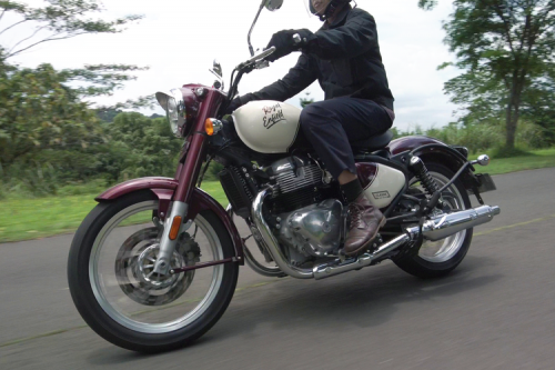 Kencan Singkat dengan Royal Enfield Classic 650 di Puncak Bogor
