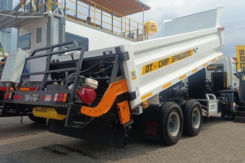 Detail Truk Andalan Mercedes-Benz untuk Kebutuhan Proyek Konstruksi