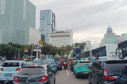 Viral Patwal Polisi Senggol Mobil di Tol Tomang, Ini Sikap Pengendara yang Aman